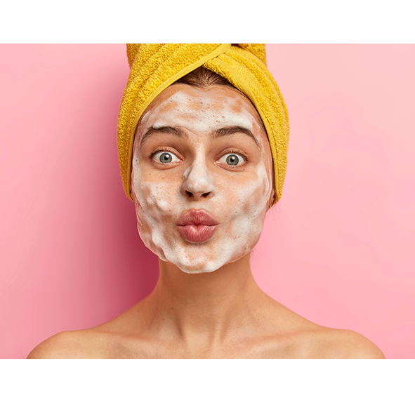 Мистецтво очищення обличчя за допомогою пінки для щоденного вмивання